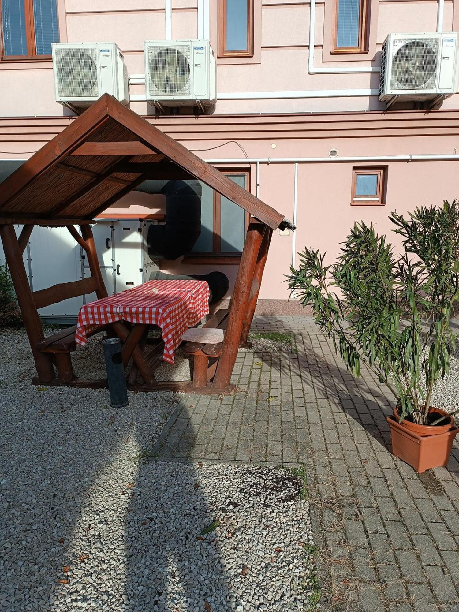 Bed and Breakfast Malom Panzió Kiskunfélegyháza Exterior foto