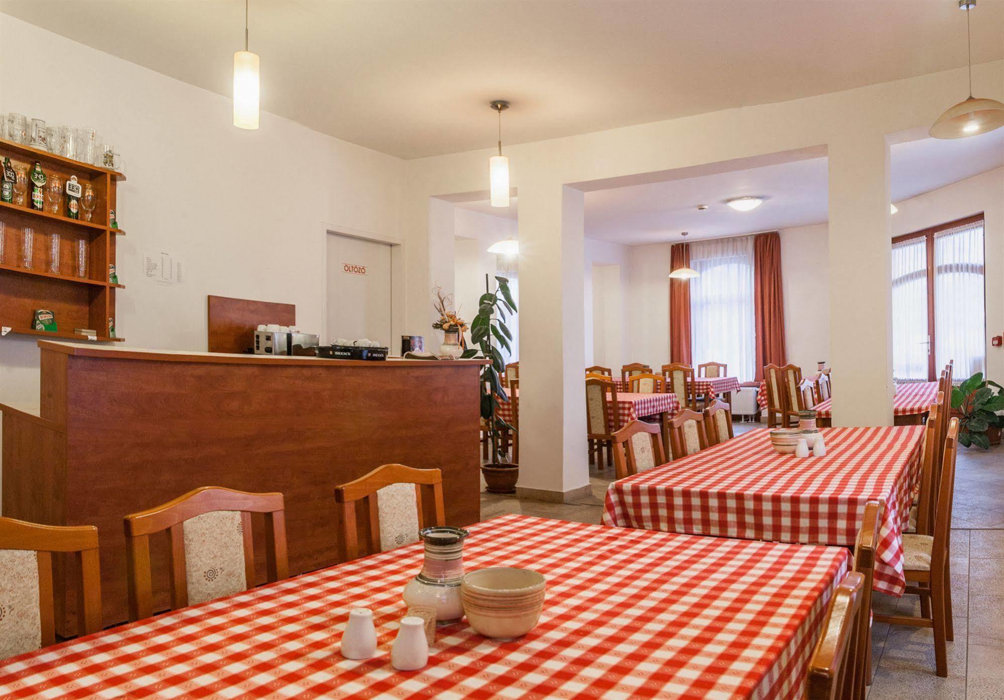 Bed and Breakfast Malom Panzió Kiskunfélegyháza Exterior foto