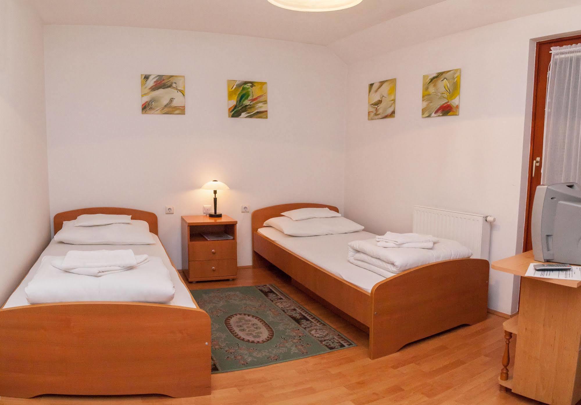 Bed and Breakfast Malom Panzió Kiskunfélegyháza Exterior foto