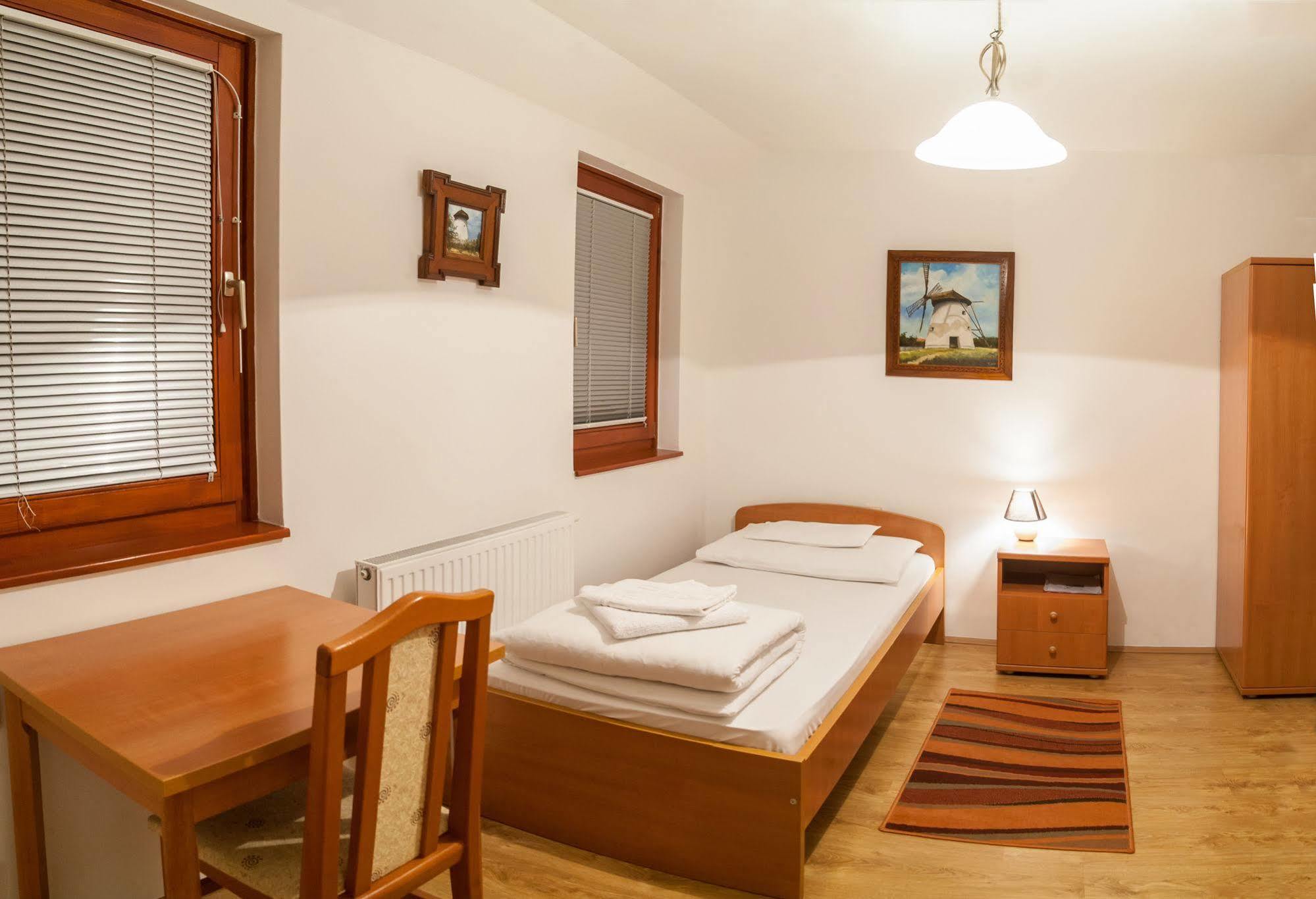 Bed and Breakfast Malom Panzió Kiskunfélegyháza Exterior foto