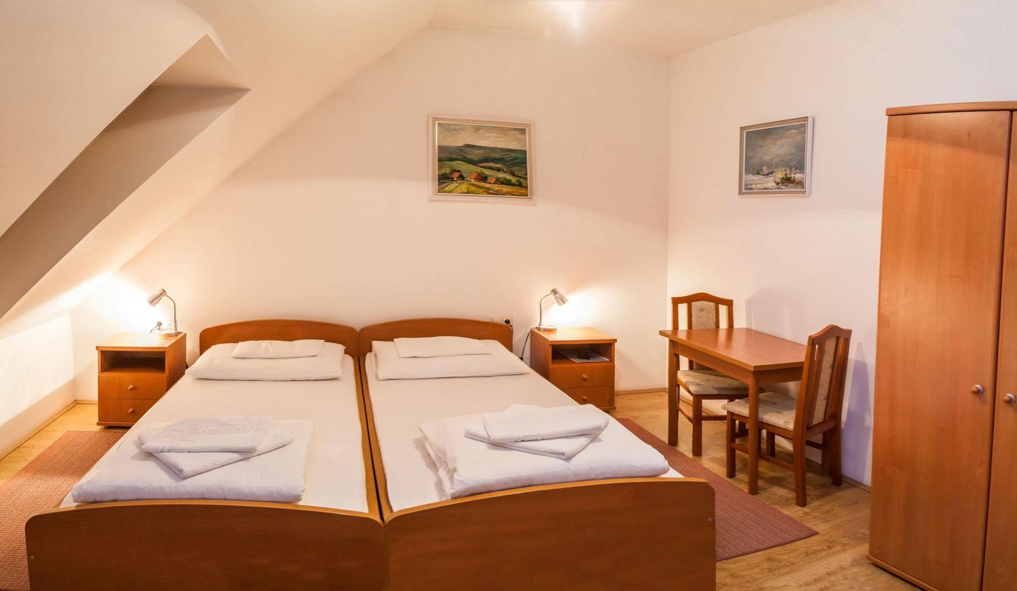 Bed and Breakfast Malom Panzió Kiskunfélegyháza Exterior foto